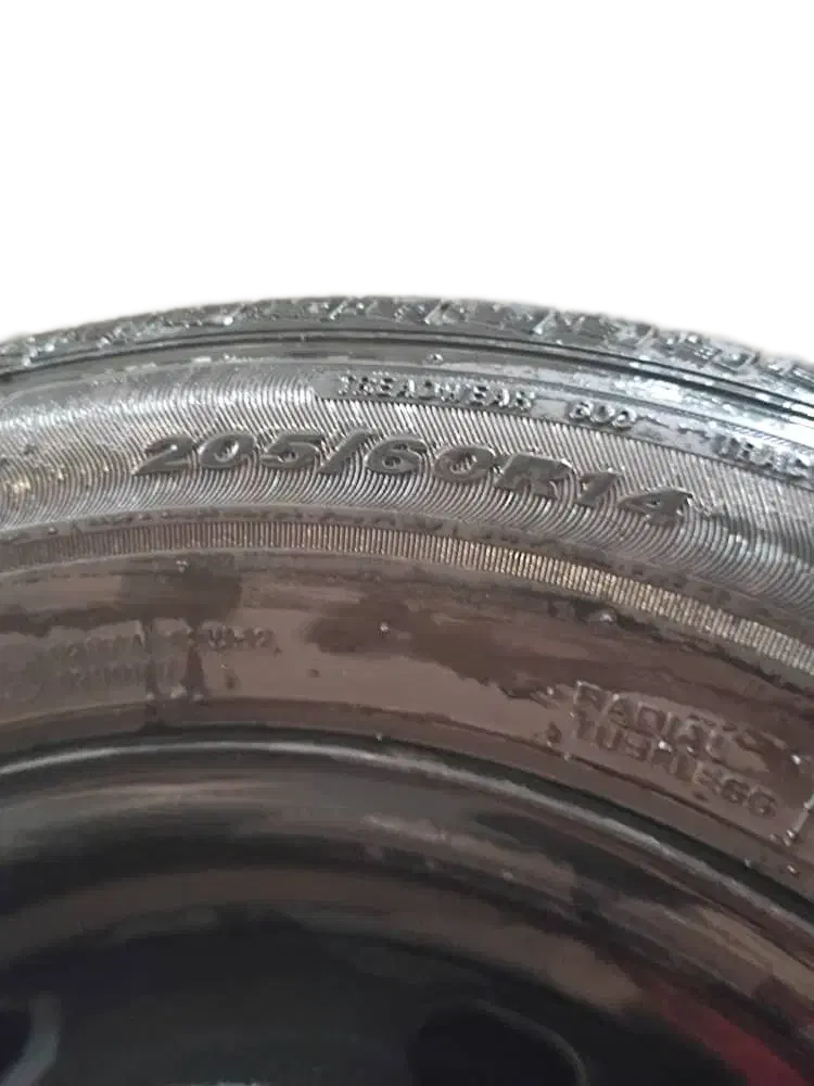 لاستیک رودستون در حد|قطعات یدکی و لوازم جانبی|فولادشهر, B8|دیوار