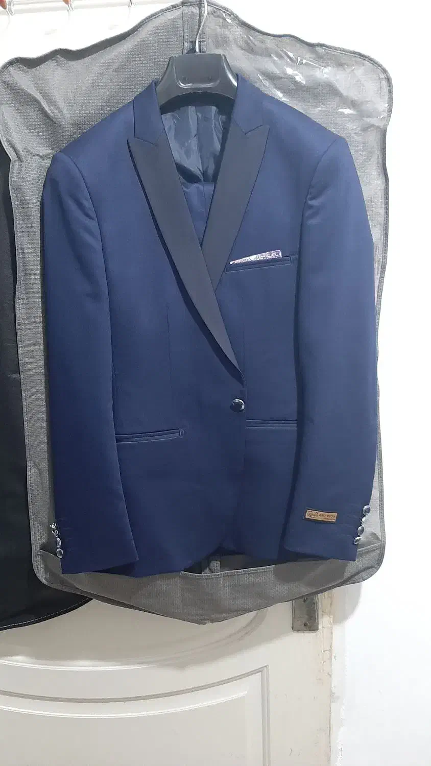 کت و شلوار سرمه ای|لباس|لاهیجان, کاروانسرابر|دیوار