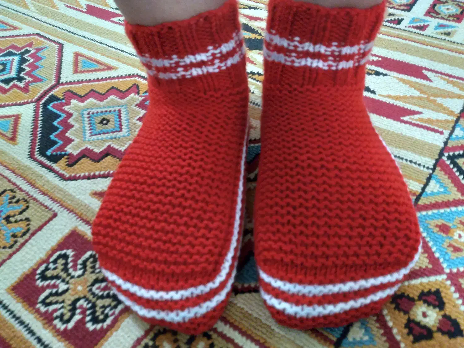 پاپوش قرمز|لباس|رامسر, |دیوار