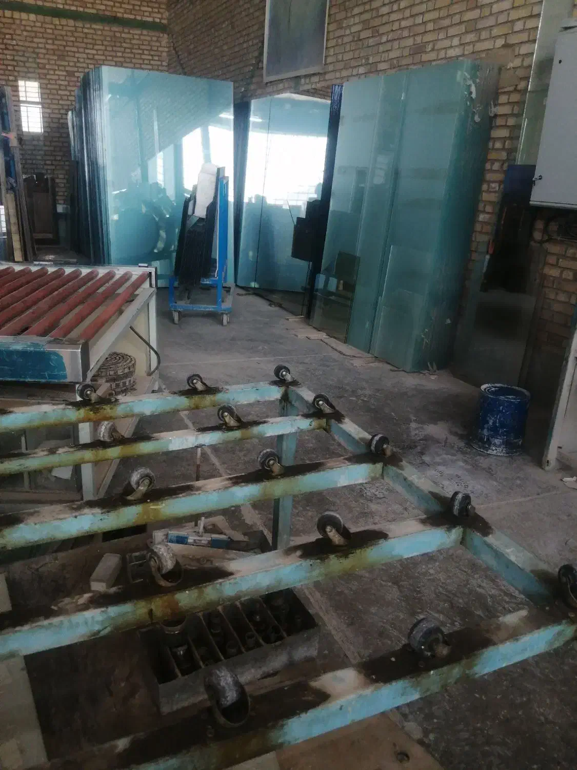 نصب و تعمیرات شیشه های رو میزی لمینت سکوریت.صالحی|مصالح و تجهیزات ساختمان|نیشابور, دارایی|دیوار