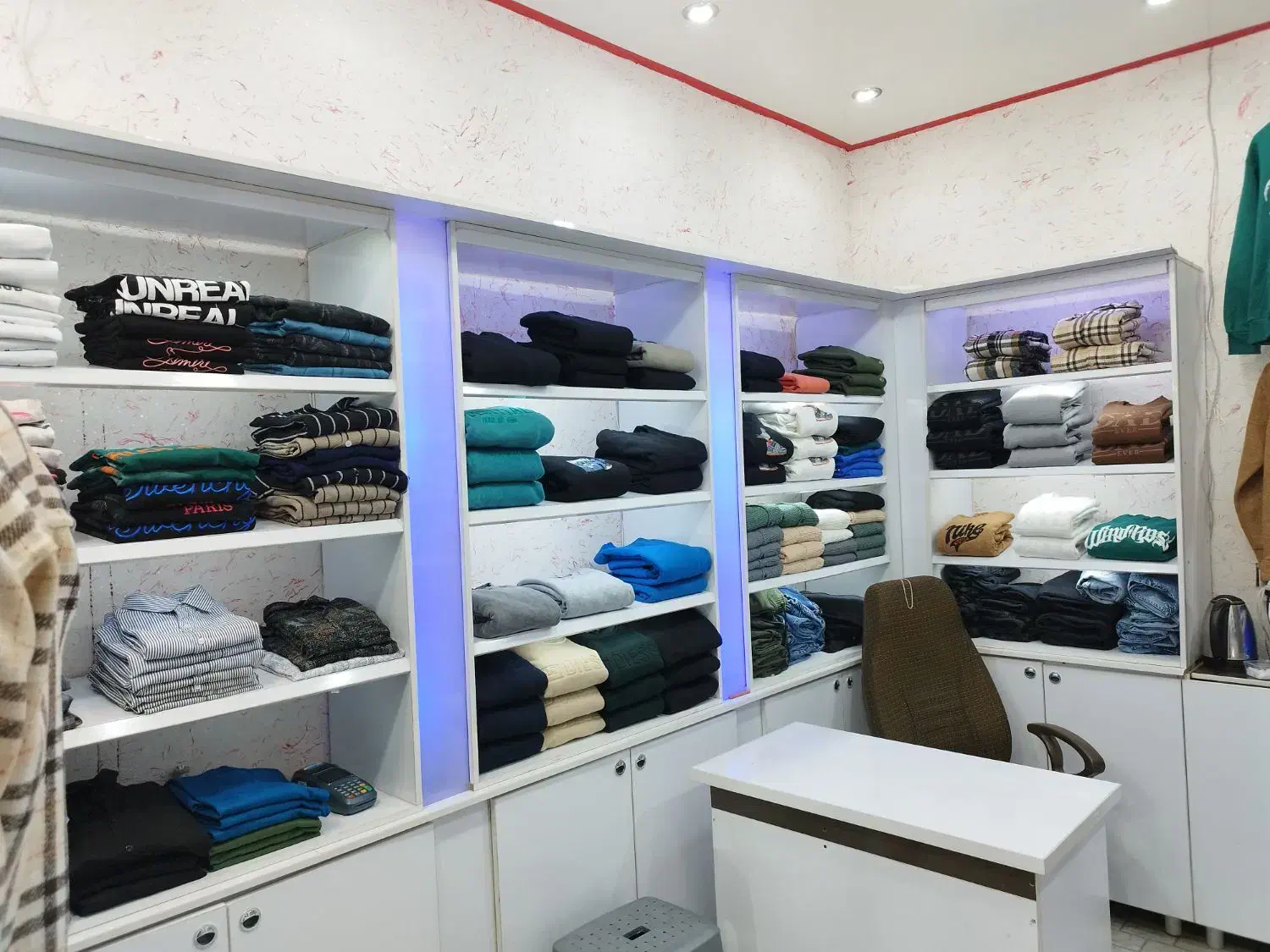 واگذاری بوتیک پاساژ حاجی ویسی، طبقه همکف|لباس|مریوان, |دیوار