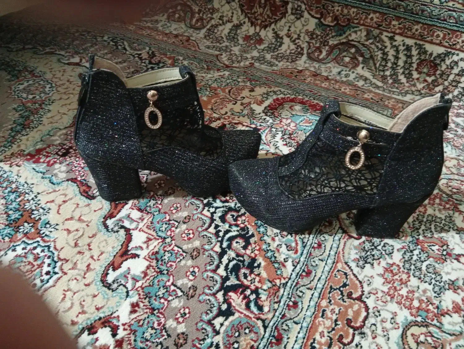 گفش‌مچلسی‌‌چون‌یکبار‌پوشیدم‌‌|کیف، کفش، کمربند|فیروزکوه, |دیوار