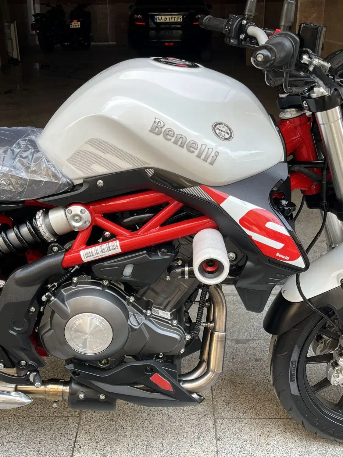 بنلی ۳۰۰ دو سیلندر خشک|موتورسیکلت|ساری, |دیوار