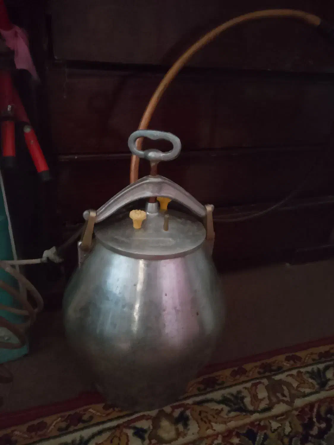 گلاب گیر|ظروف پخت‌وپز|چناران, |دیوار