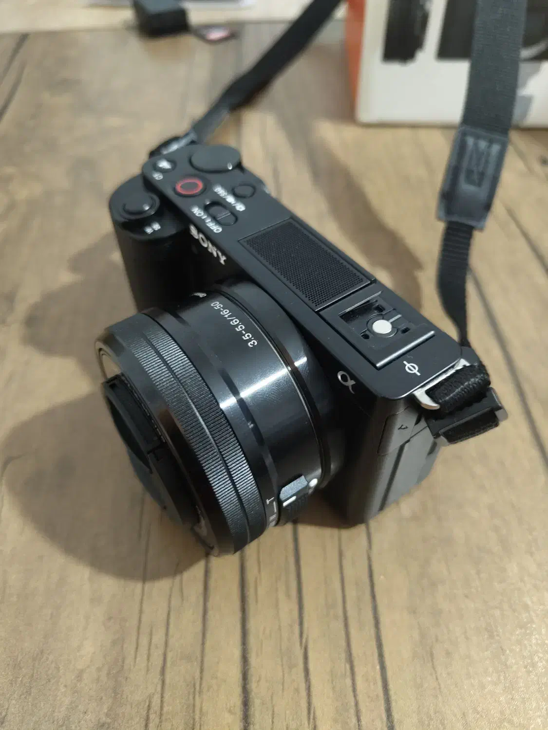 دوربین سونی zv-e10 خونگی تمیز.|دوربین عکاسی و فیلمبرداری|کرمان, |دیوار