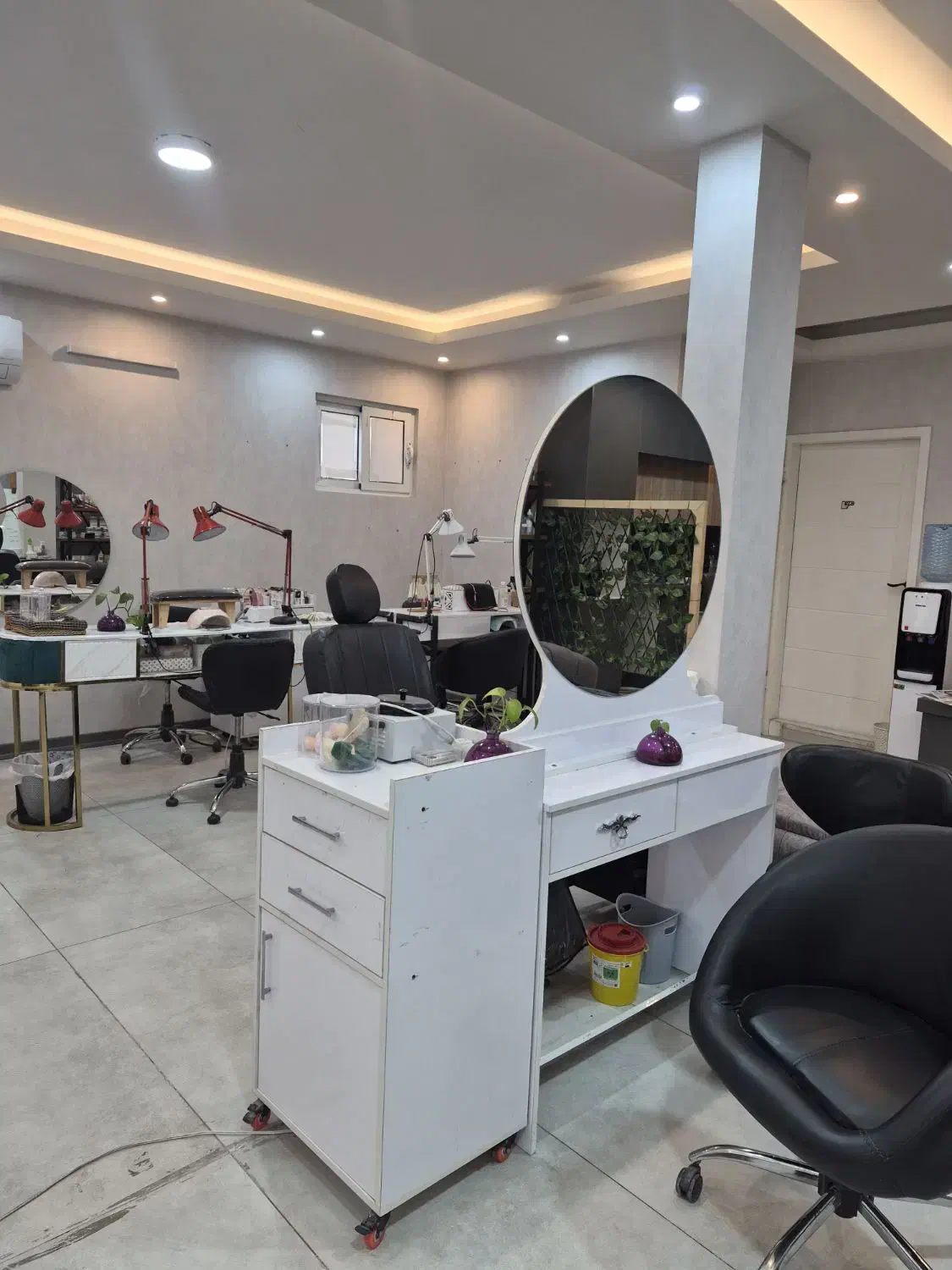 اجاره صندلی در سالن زیبایی|خدمات آرایشگری و زیبایی|اصفهان, مسجد مصلی|دیوار