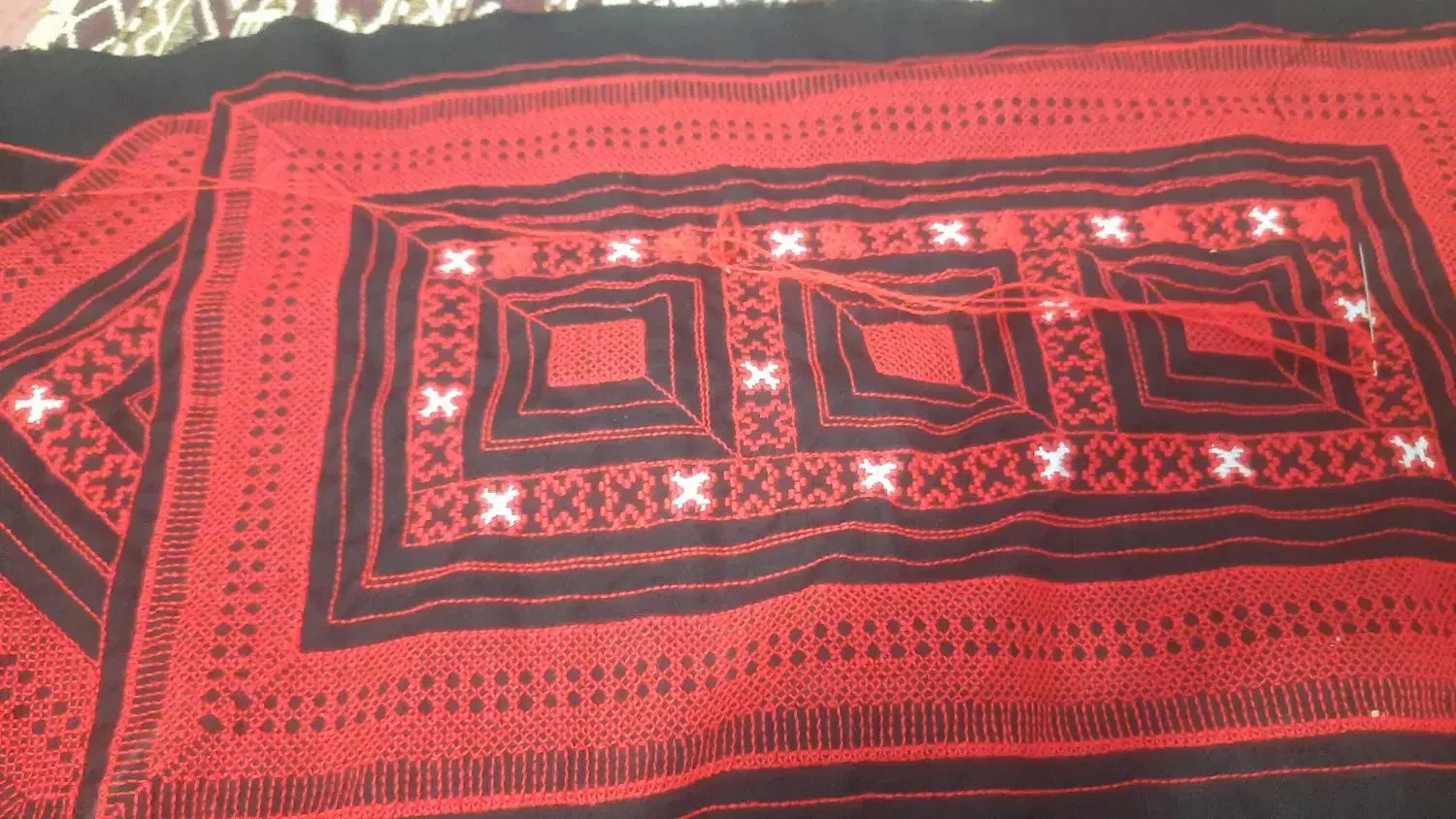 زی آستین|لباس|هیرمند, |دیوار