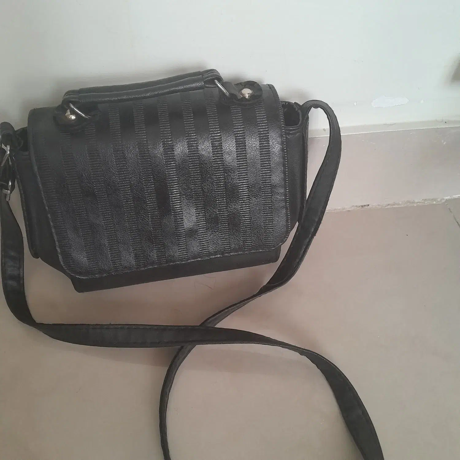 کیف مشکی اولی نو 150....دومی درحدنو 100سومی نو 100|کیف، کفش، کمربند|شهریار, فرارت|دیوار