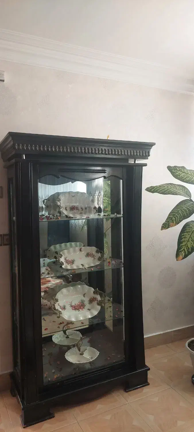 گنجه ومبل ۷نفره سالم وتمیز|مبلمان خانگی و میز عسلی|تربت‌حیدریه, حسنی بالا|دیوار