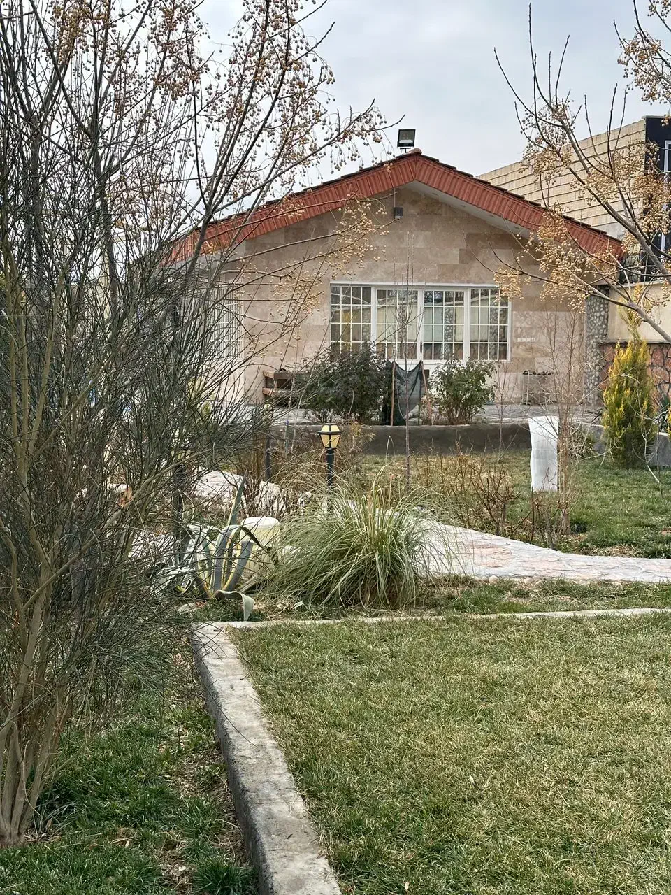 باغ ویلا ۷۰۰ متری خوش جا|فروش خانه و ویلا|اصفهان, براآن شمالی|دیوار