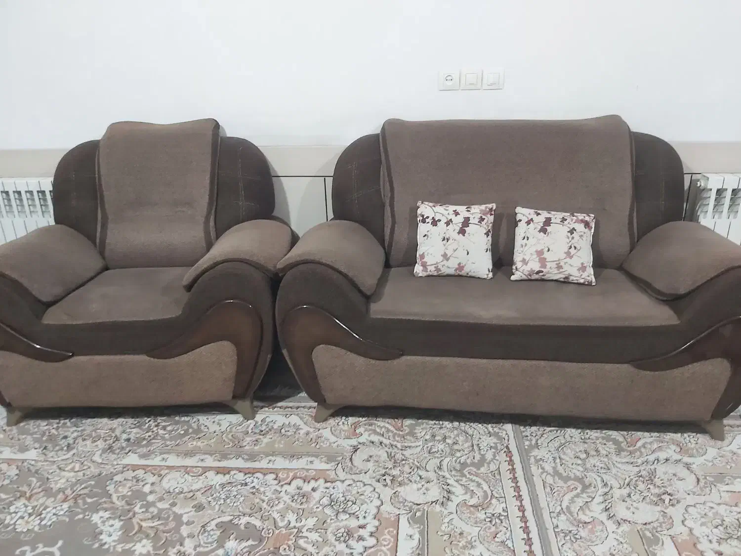 فروش مبل هفت نفره به قیمت ۱۵ میلیون|مبلمان خانگی و میز عسلی|زرقان, |دیوار