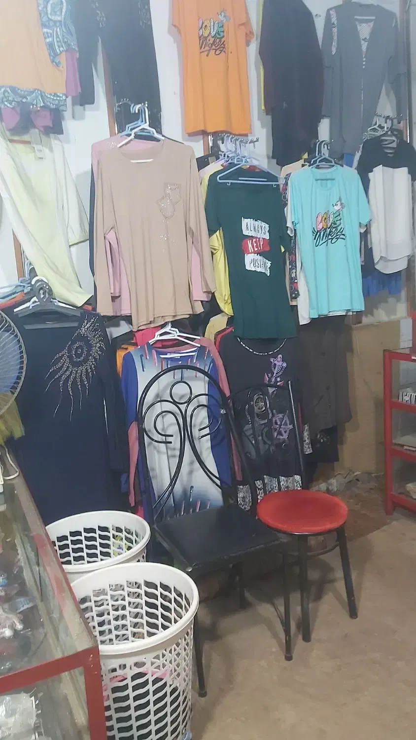 فروش اجناس مغازه لباس فروشی|کفش و لباس بچه|کلارآباد, |دیوار