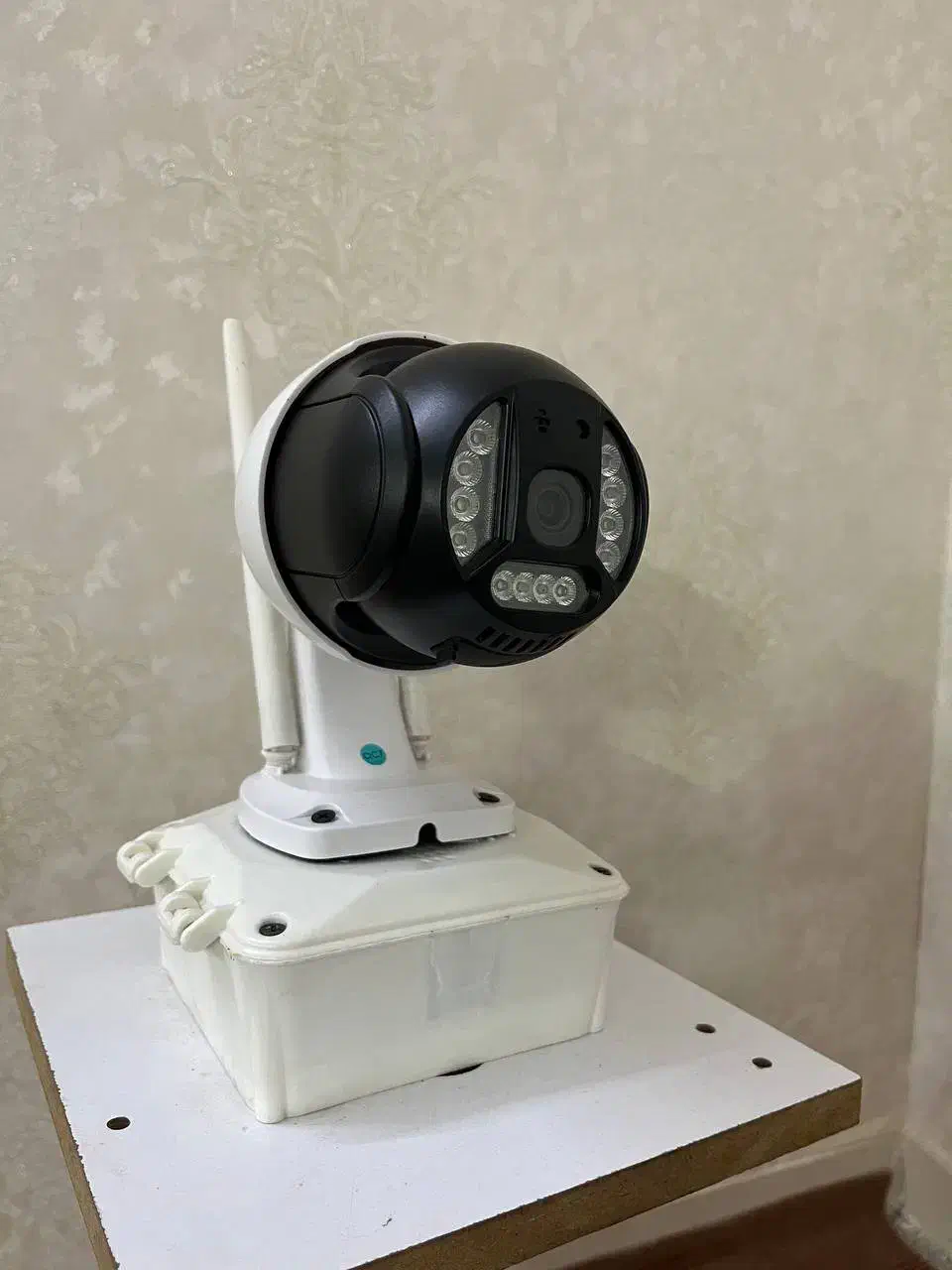 دوربین چرخشی|دوربین مداربسته|هشتگرد, شهرک بعثت|دیوار