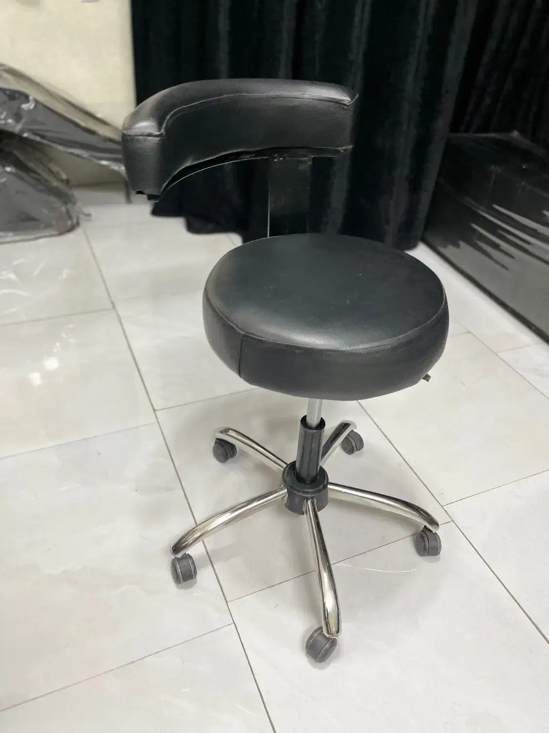 صندلی استاد کار ارایشگاه|آرایشگاه و سالن‌های زیبایی|قم, هفت تیر|دیوار