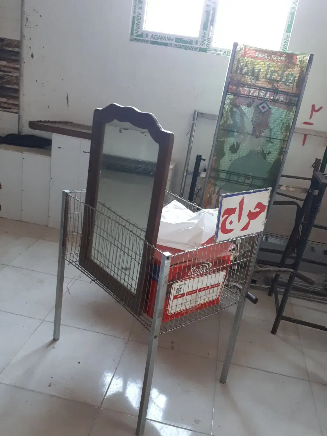 حراج زیر قیمت فروش ویترین کفش ولباس رگال آویزلباس|فروشگاه و مغازه|رامند, |دیوار