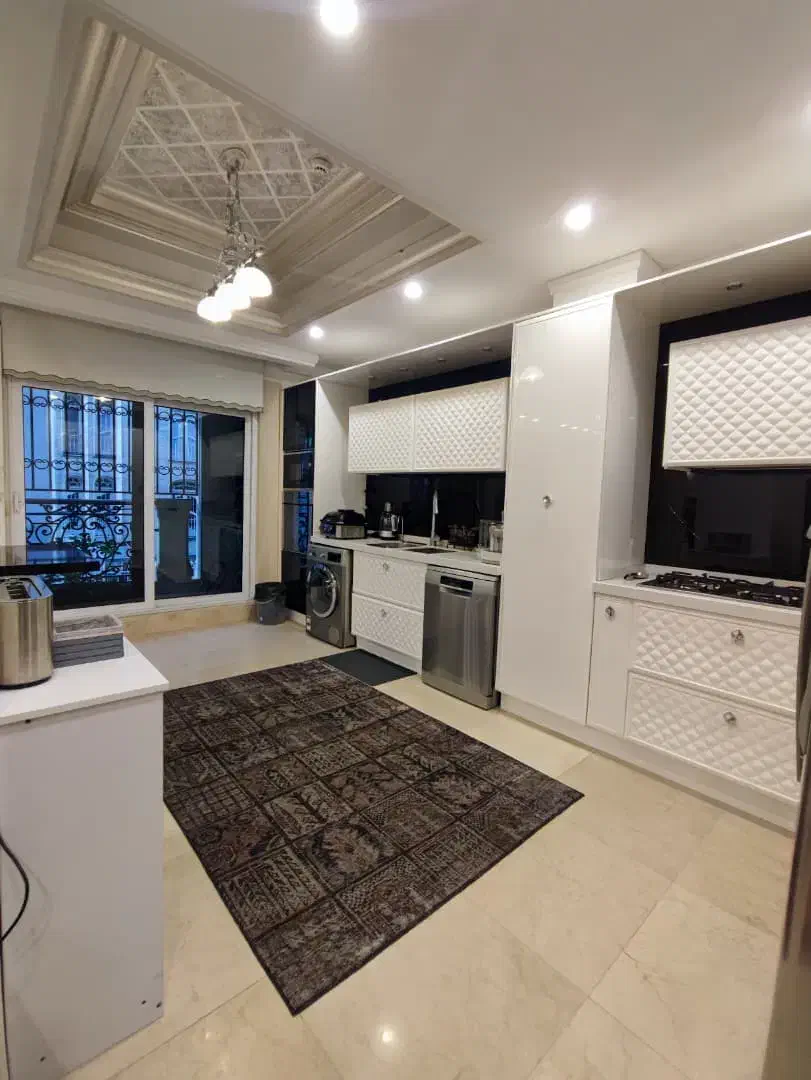 زعفرانیه سازه کلاسیک ۱۸۰ متر ۳ خواب + ۴ پارکینگ