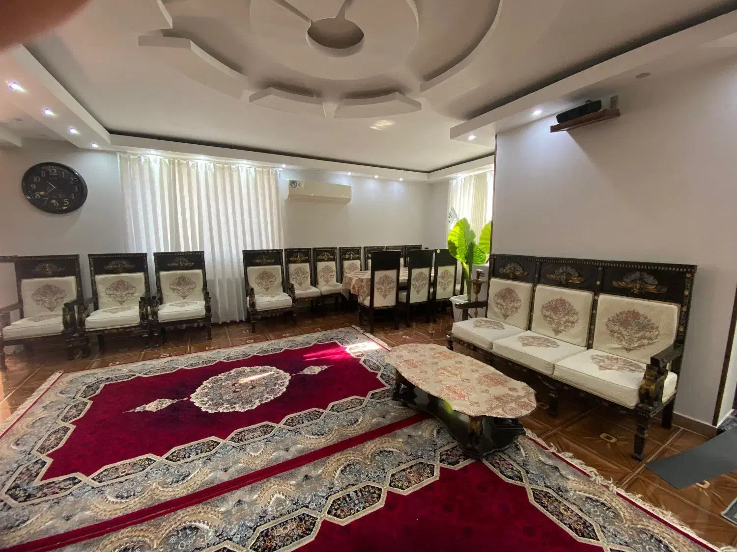 مبلمان و میز ناهارخوری  به همراه عسلی|مبلمان خانگی و میز عسلی|رشت, گیل|دیوار