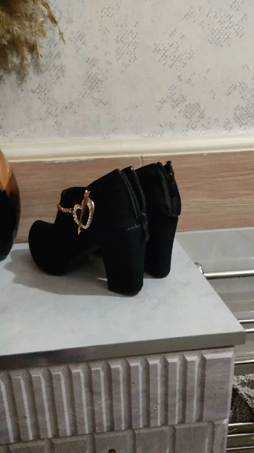 کفش|کیف، کفش، کمربند|پاکدشت, پاکدشت (مامازند)|دیوار