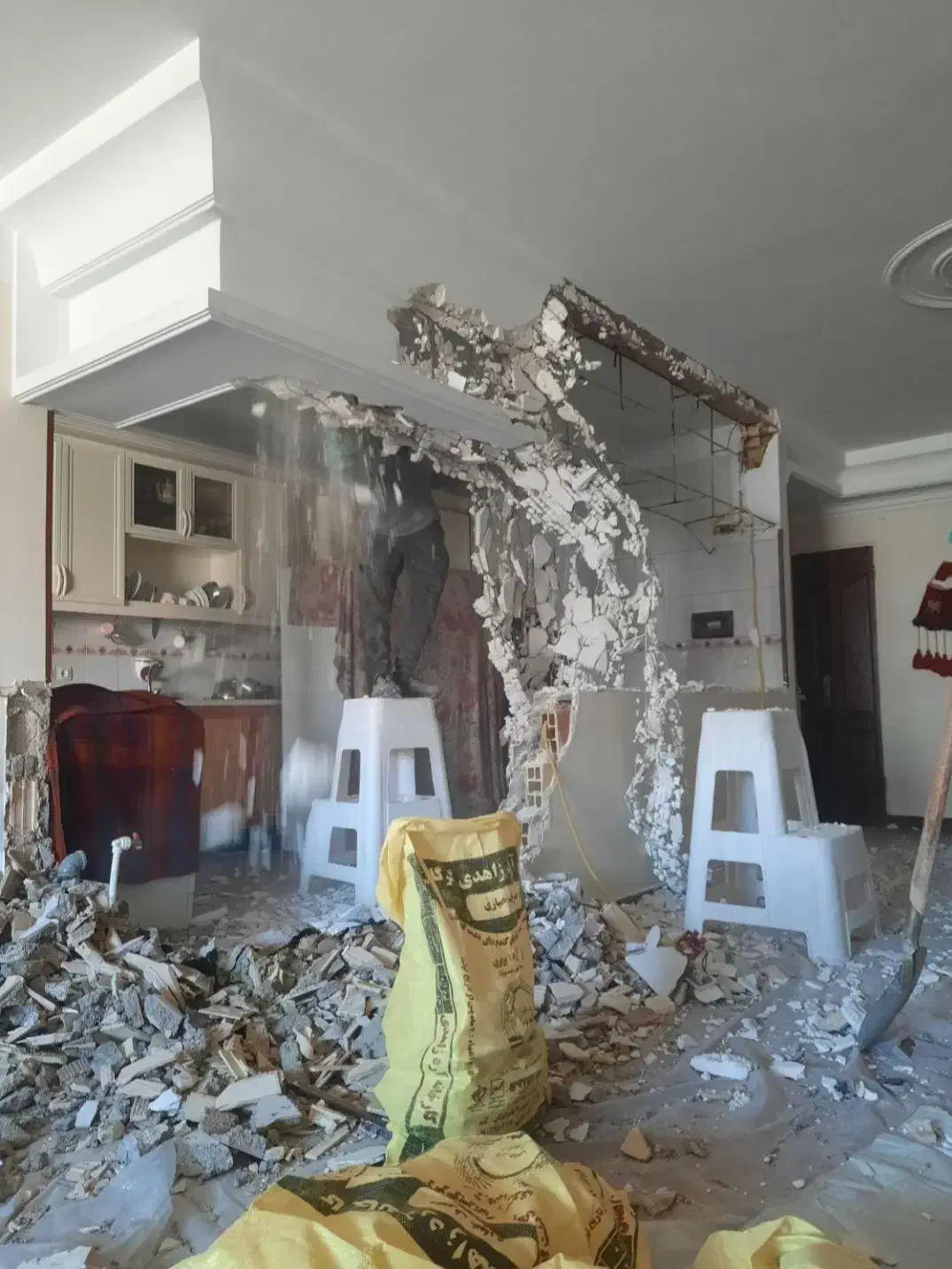 تخریب.کلی وجزعی|خدمات پیشه و مهارت|مهریز, |دیوار