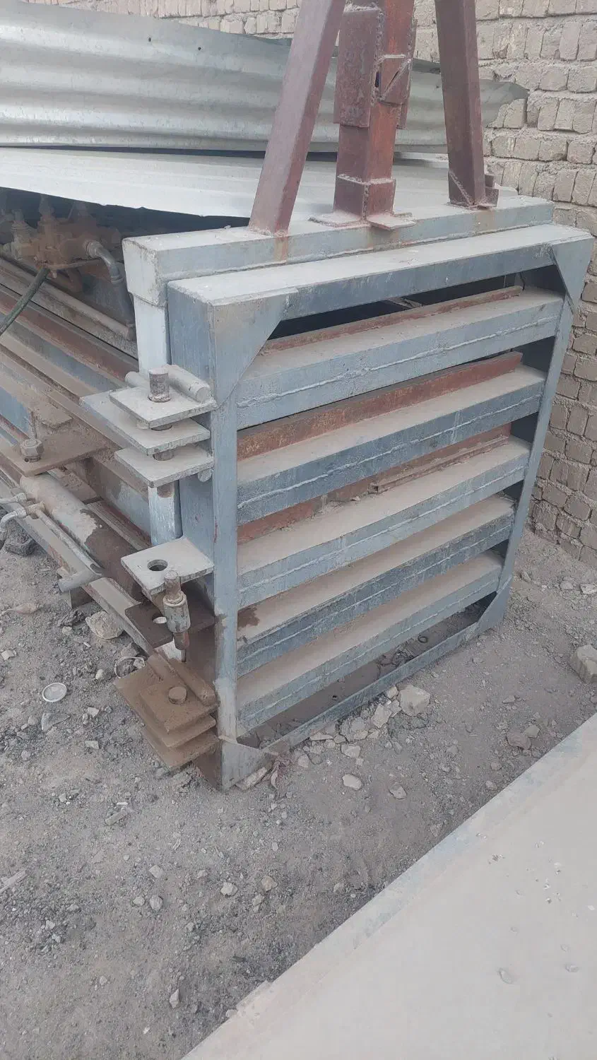 پرس کارتون وپت وباسگول ۵تنی وهمراه وینچ بالابر|ماشینآلات صنعتی|قم, جاده معدن|دیوار