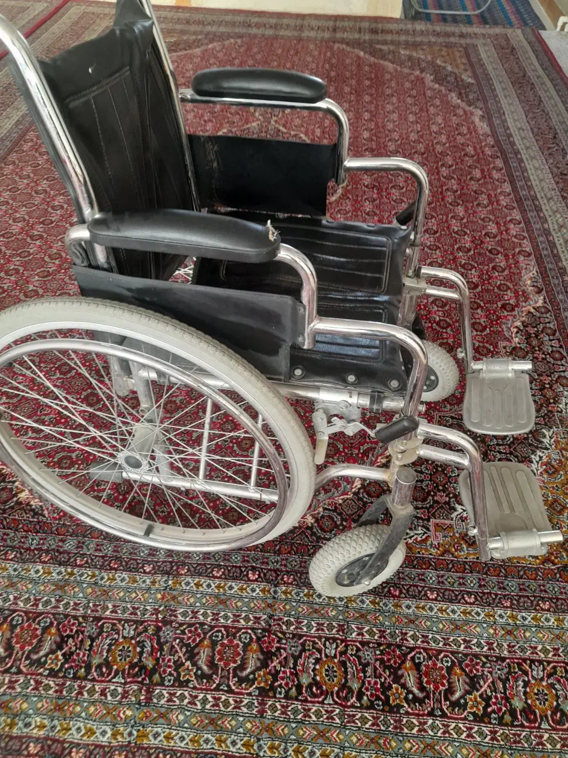 ویلچر|آرایشی، بهداشتی، درمانی|زاغه, |دیوار