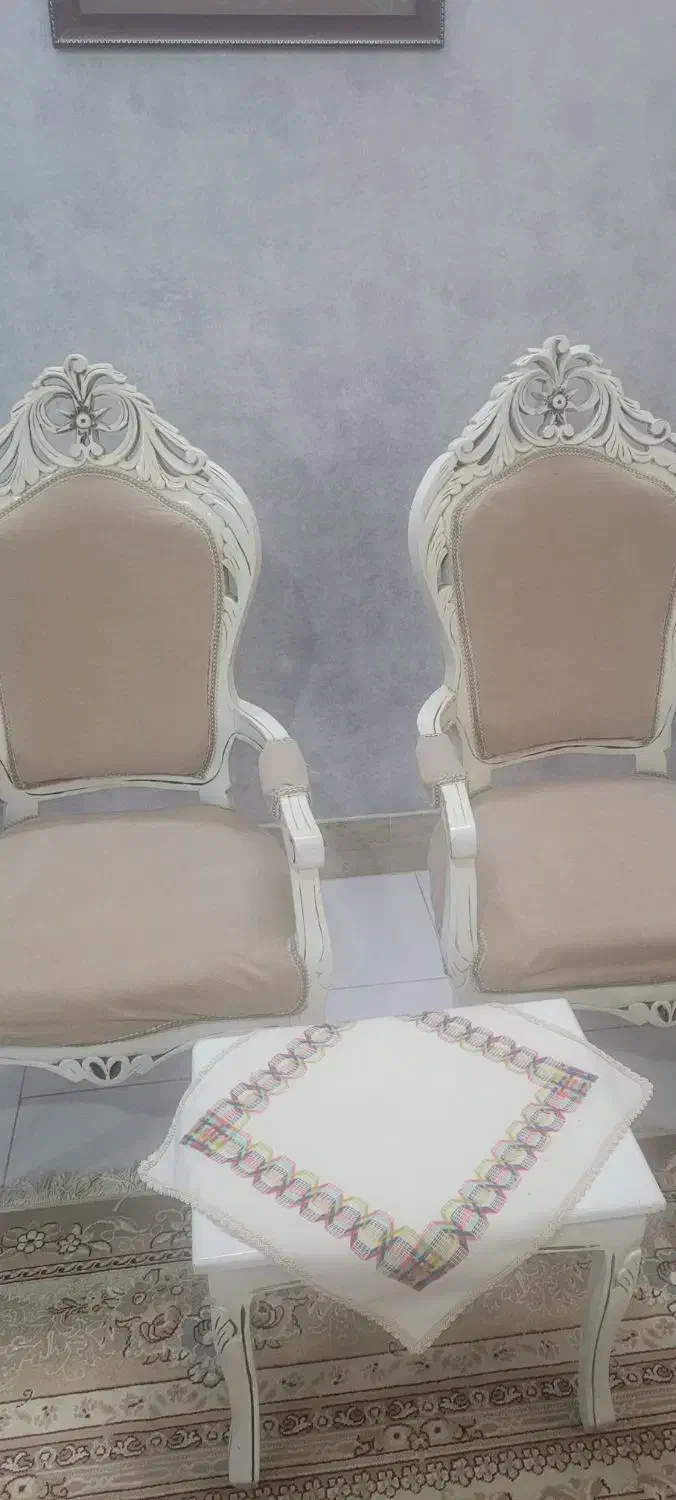 مبل ۹ نفره سلطنتی همراه با ۳ تا میز عسلی|مبلمان خانگی و میز عسلی|تربت‌حیدریه, کاشانی|دیوار