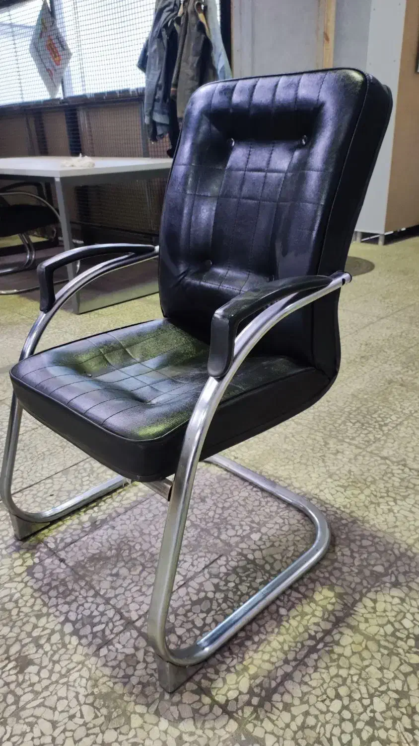 صندلی چرم اداری پایه فلزی|مبلمان اداری|رشت, لاکان شهر|دیوار