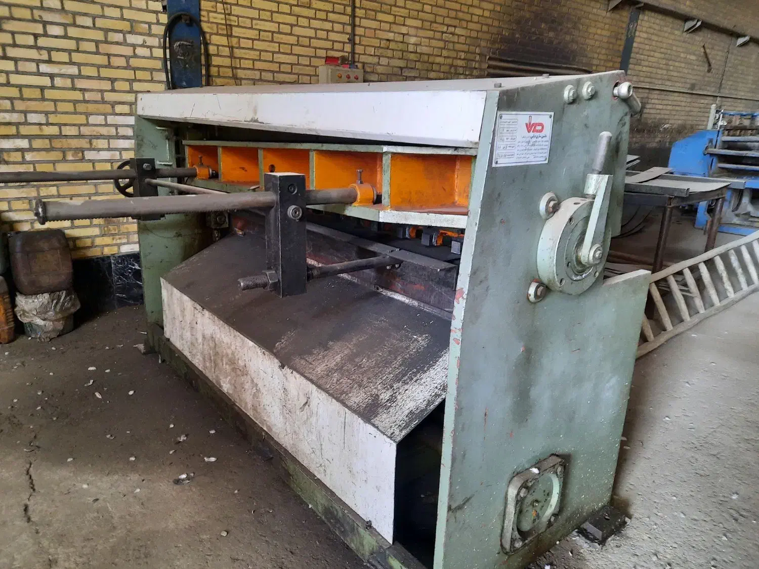 فروش گیوتین غلطک و اره اتیشی|ماشینآلات صنعتی|برخوار, |دیوار