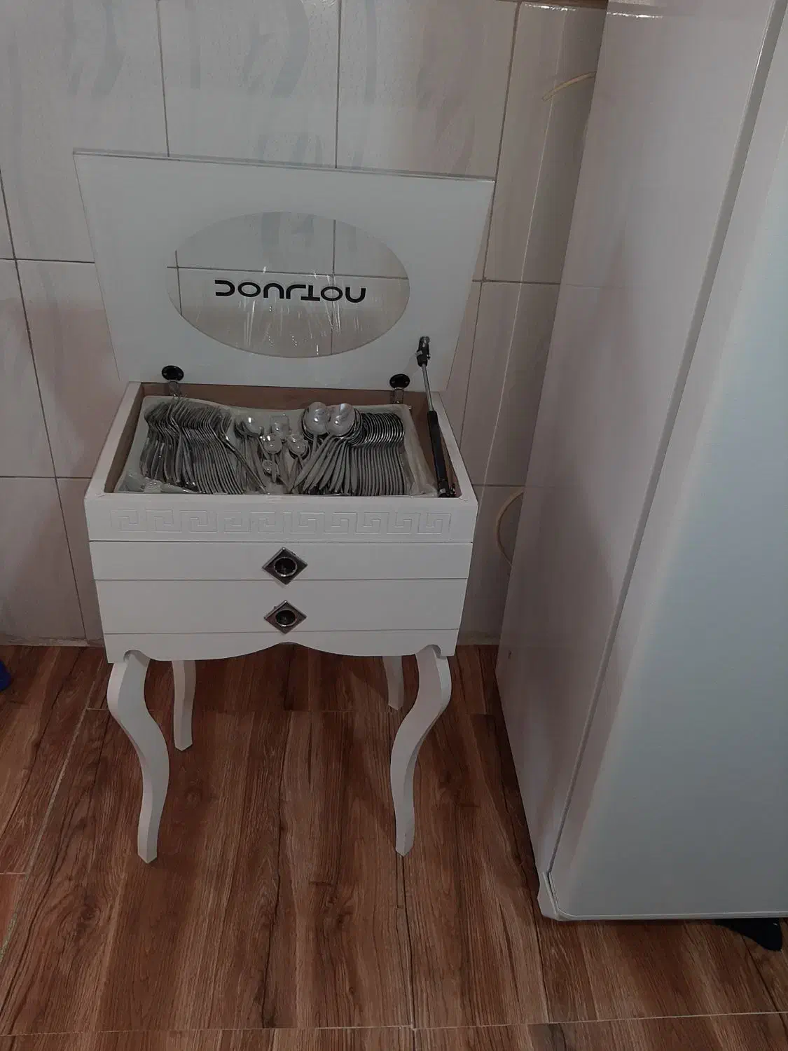 جا قاشقی|میز و صندلی غذاخوری|خمینی‌شهر, |دیوار