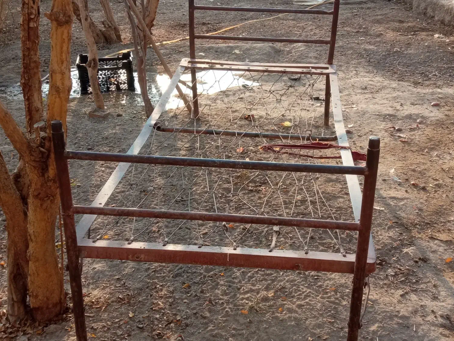 تخت آهنی سالم به فروش میرسد|تخت و سرویس خواب|زابل, |دیوار