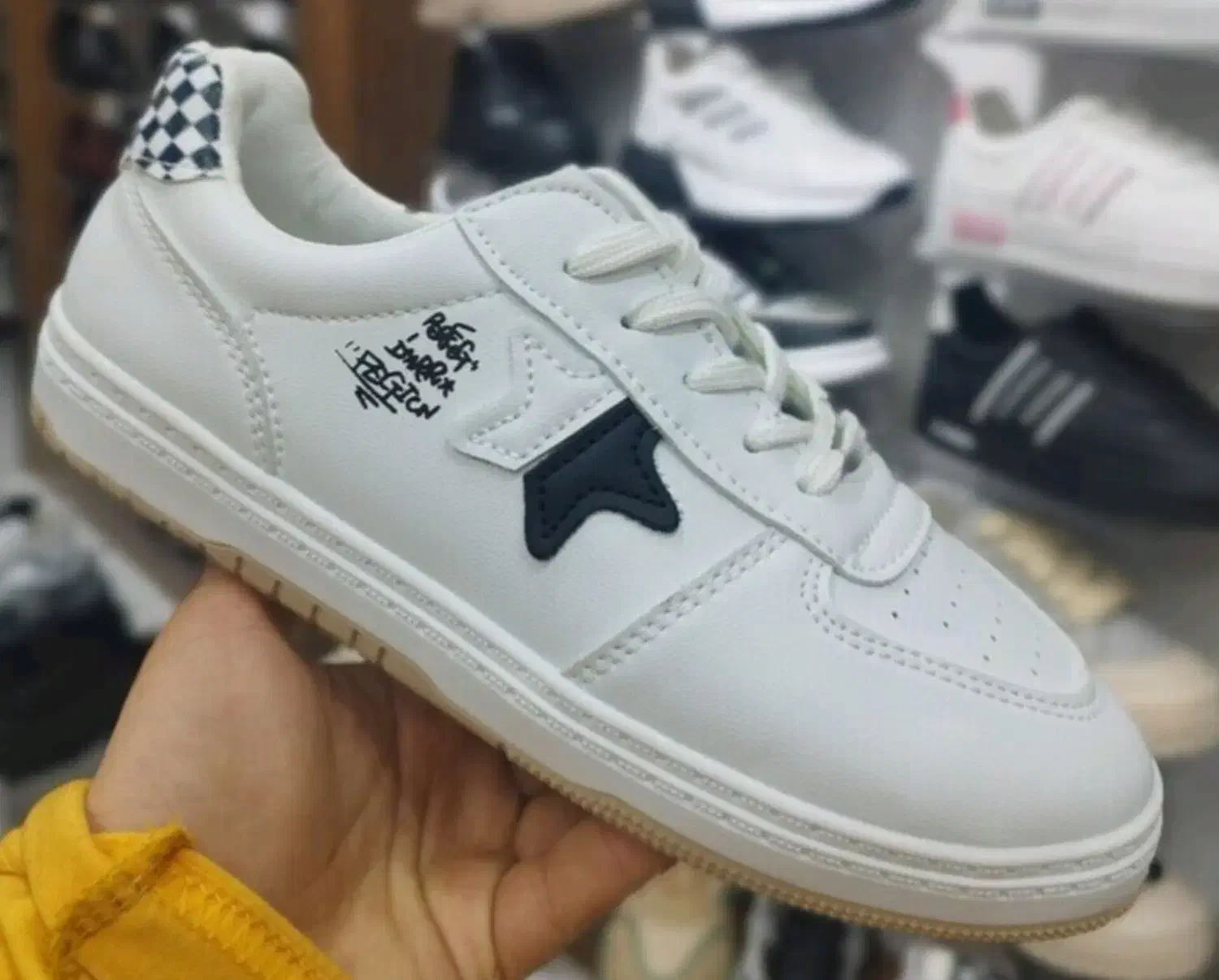 کفش|کیف، کفش، کمربند|ایذه, |دیوار