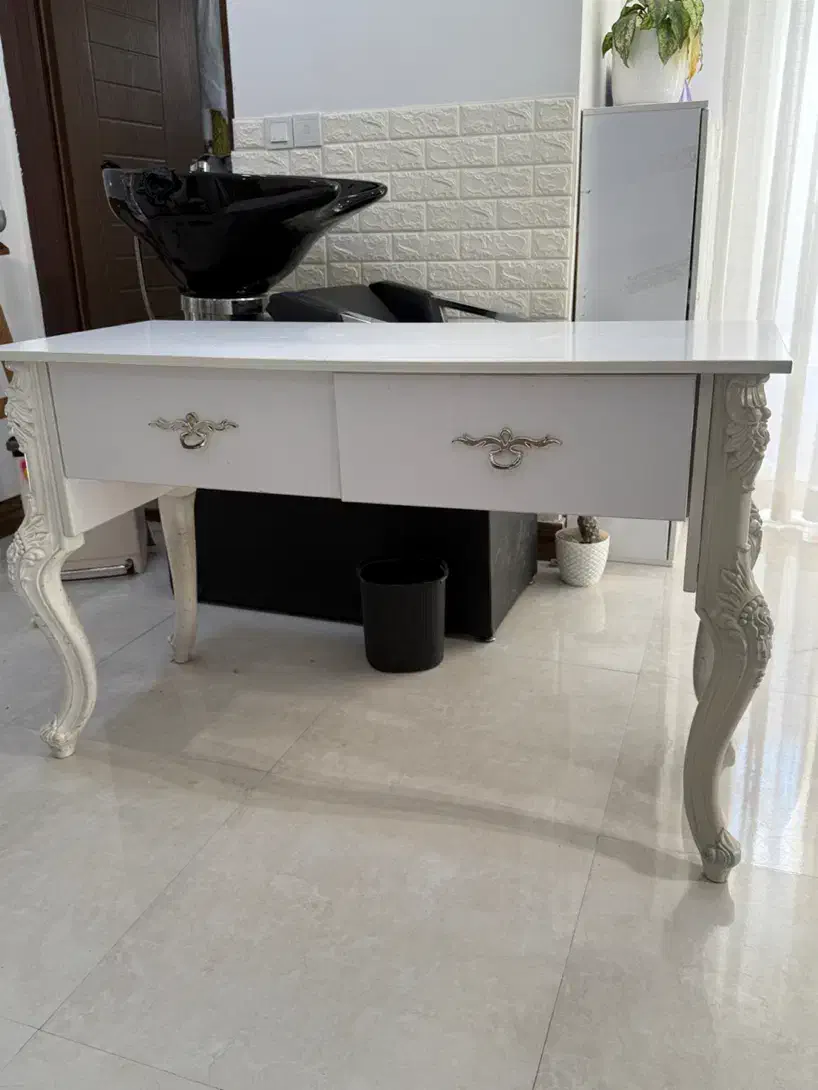 لوازم سالن زیبایی مبل /تخت/میزناخن مدیریت نوشهر|آرایشگاه و سالنهای زیبایی|نوشهر, |دیوار