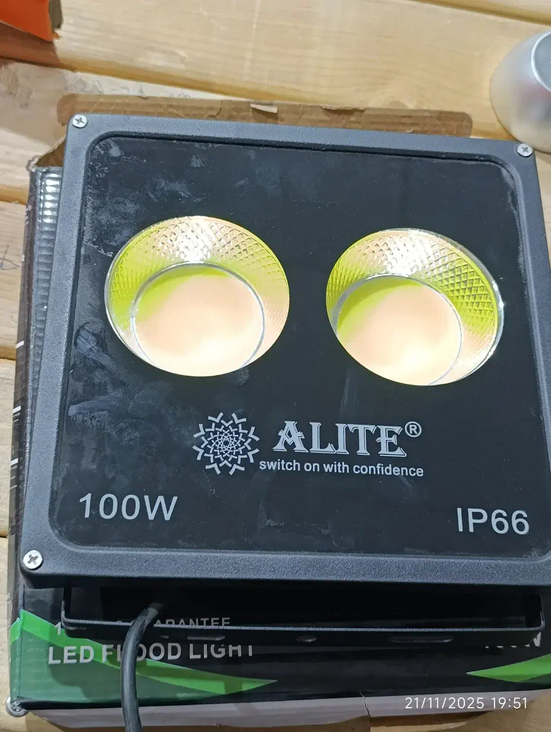 پروژوکتور|لامپ و چراغ|فولادشهر, B4|دیوار