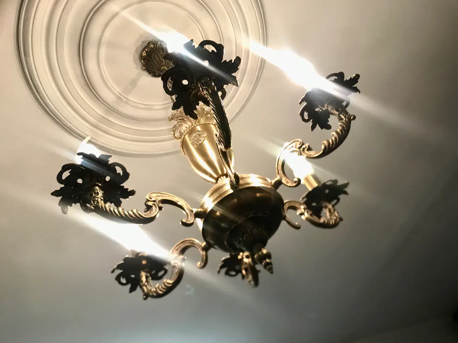 ۲ لوستر برنجی ۶ شعله با ۲ دیوارکوب|لوستر و چراغ آویز|تهران, تسلیحات|دیوار