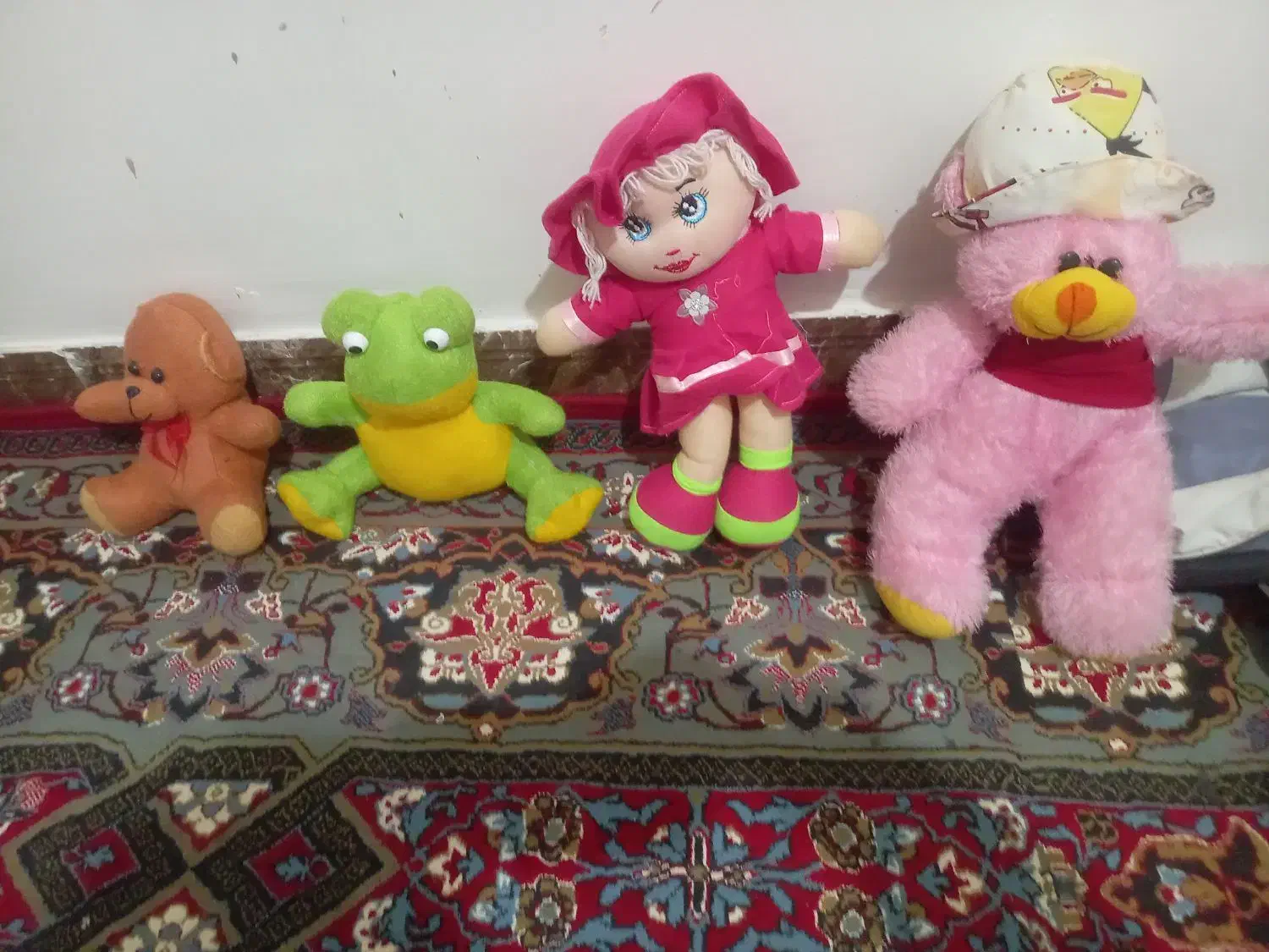 عروسک|اسباببازی بچه|بروجرد, |دیوار