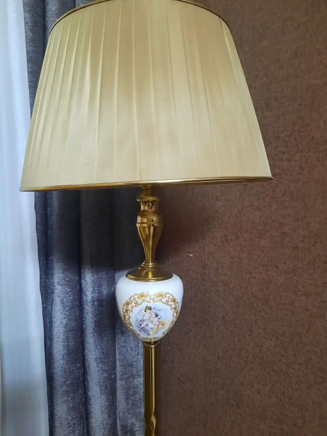 اباژور|چراغ خواب و آباژور|تهران, نیروی هوایی (پیروزی)|دیوار