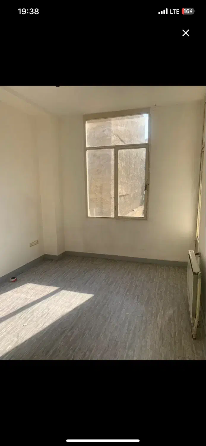 ۸۵ متر دو خواب طبقه۱/پروانه نزدیک مترو/عکس واقعی