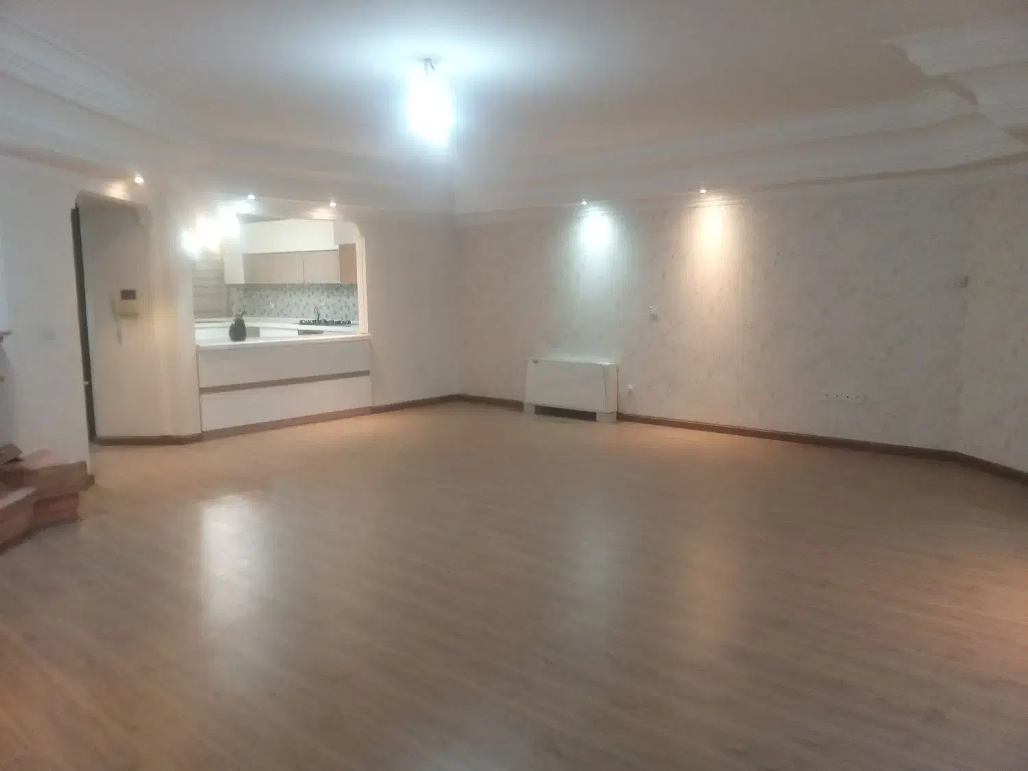 دروس، صالح حسینی، ۲۰۰ متر، ۳ خواب، فرعی دنج و مشجر