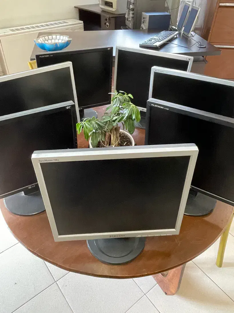 مانیتور های الجی و سامسونگ ۱۷ اینچ|قطعات و لوازم جانبی رایانه|تهران, فردوسی|دیوار