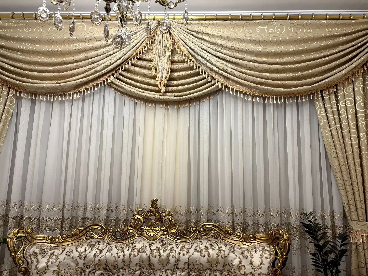 ست پرده پذیرایی سالم و تمیز به متراژ ۴عرض و ۳طول|پرده، رانر، رومیزی|شبستر, |دیوار
