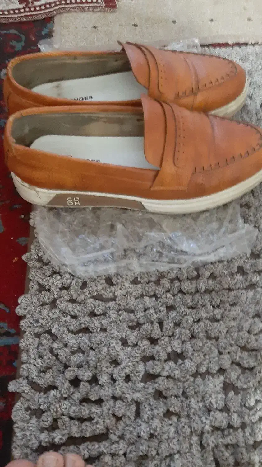 کفش|کیف، کفش، کمربند|اهواز, منبع اب|دیوار