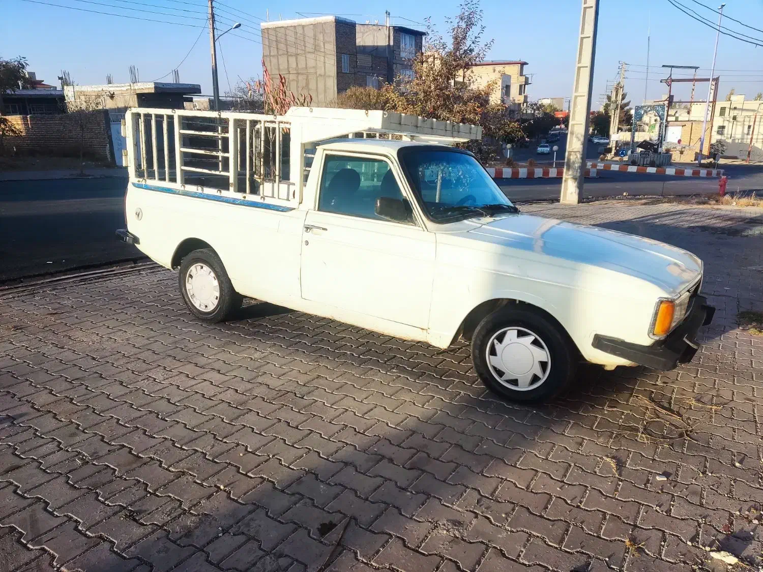 پیکان وانت|خودرو سواری و وانت|میانه, |دیوار