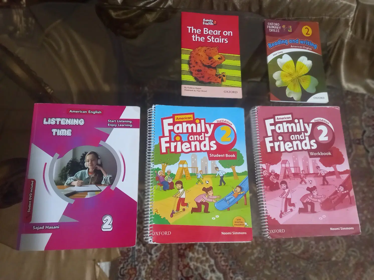 کتاب زبان انگلیسیfamily and friends 2|کتاب و مجله آموزشی|تهران, شهرک شریعتی|دیوار