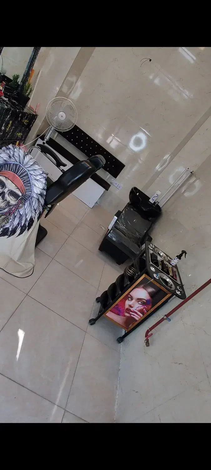 لوازم آرایشگاه|آرایشگاه و سالن‌های زیبایی|رشت, جانبازان|دیوار