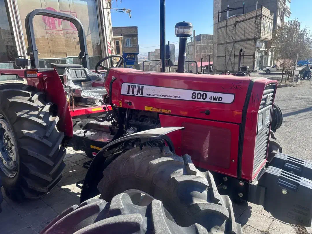 تراکتور ۸۰۰ مدل ۱۴۰۴ خشک با گلگیر جلو|خودرو سنگین|سقز, |دیوار