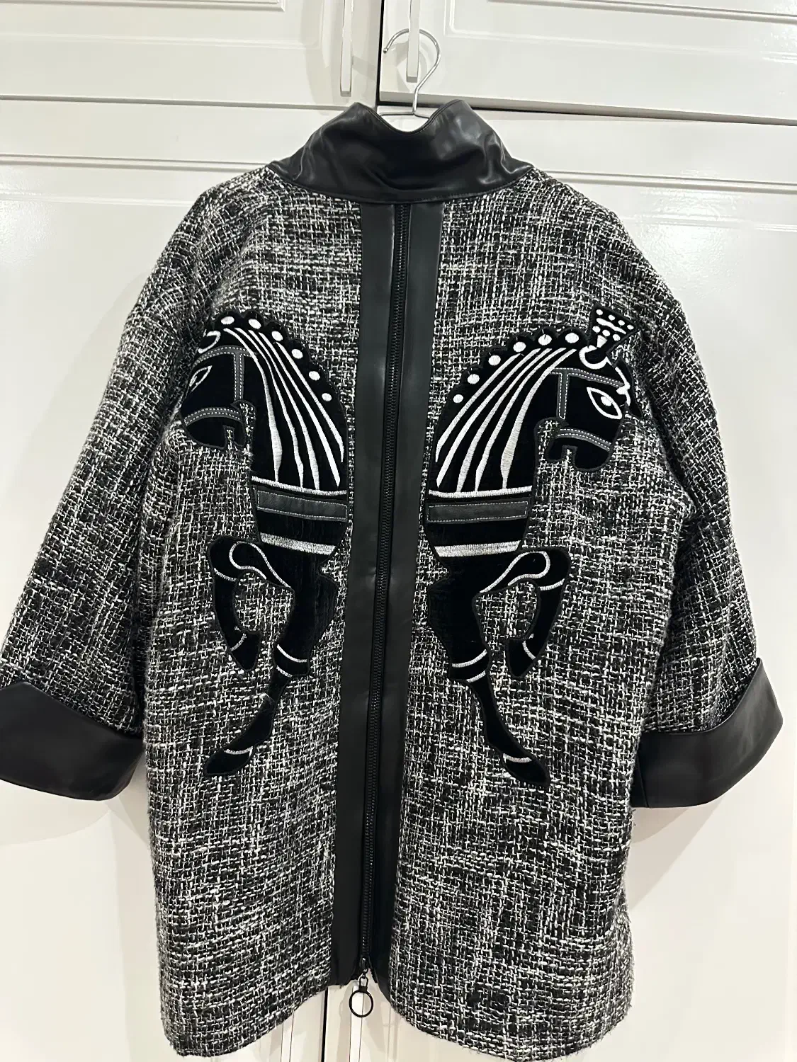 پالتو|لباس|مشهد, فرهنگ|دیوار