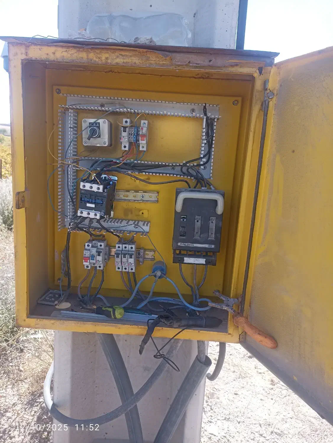 نیاز به یک برقکار و یک راننده با خودرو|استخدام صنعتی، فنی، مهندسی|محمدیه-قزوین, |دیوار