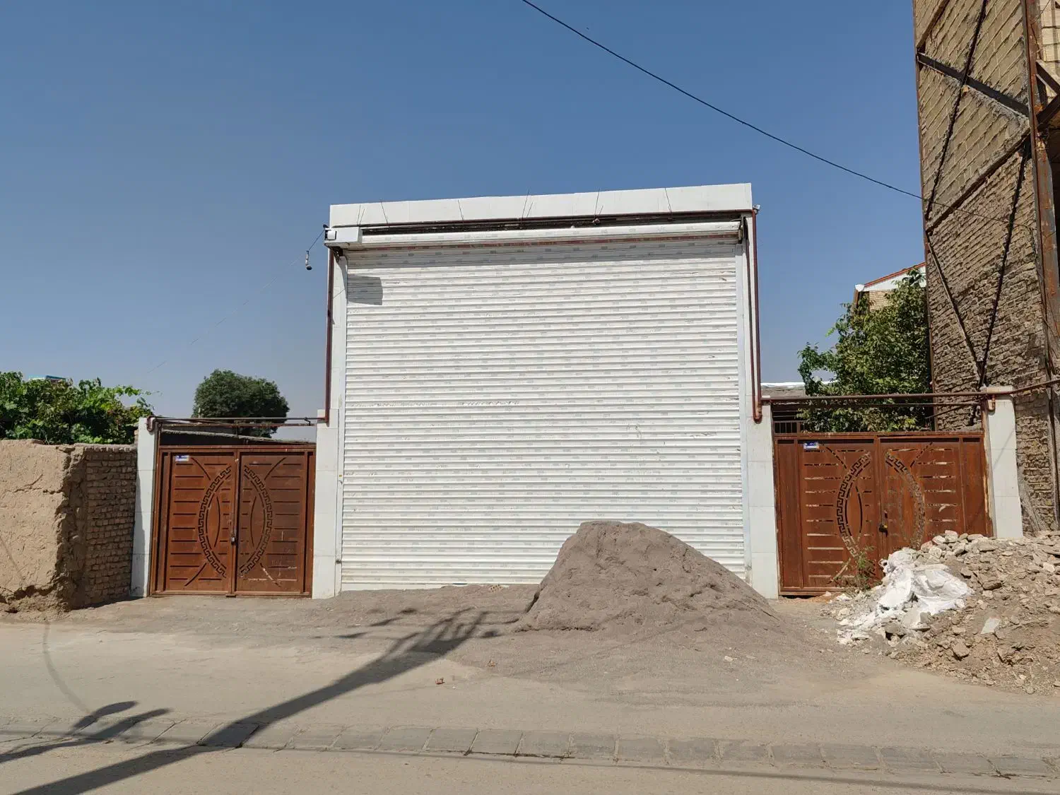 مغازه 85 متربا 2 واحد مسکونی معاوضه با ماشین سنگین|فروش خانه و ویلا|نیشابور, ده حلاج|دیوار