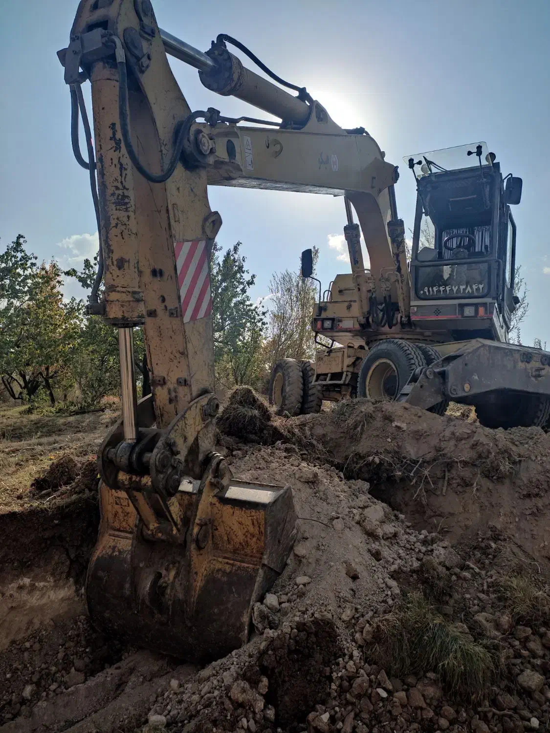 بیل مکانیکی لاستیکی اچ صد 2005|خودرو سنگین|سرخه حصار, |دیوار