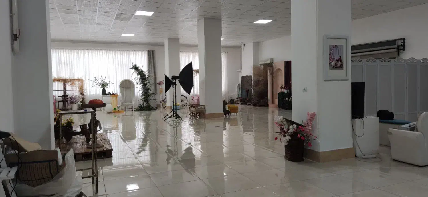 سالن تجاری 300 mبا سقف بلندm4 اجاره یا شراکت|اجارهٔ دفتر کار، اتاق اداری، مطب|سنندج, |دیوار